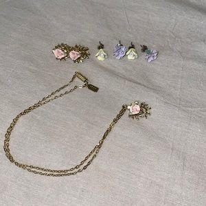 Flower jewlery set 3 pairs of earrings, 1 necklace